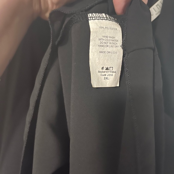 Eimen Black Tank/Blouse - Picture 2 of 2